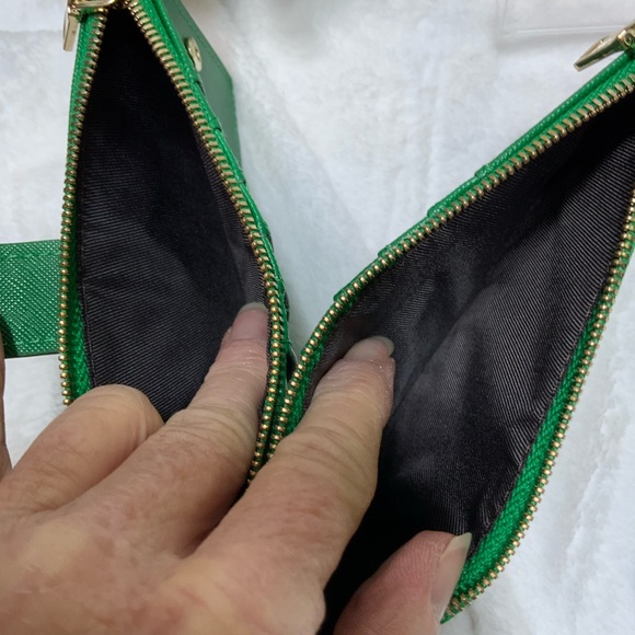 Travelon Vibrant Green Wallet with Snap Closure - Picture 4 of 4